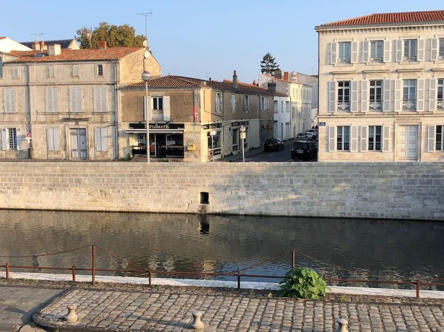 Maison Type Loft - Avec Parking En Plein Centre La Rochelle  Extérieur photo